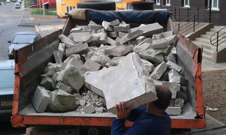Вывоз крупногабаритного строительного мусора на Камазе