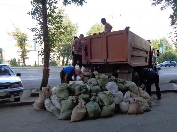 Вывоз строительного мусора Камазом