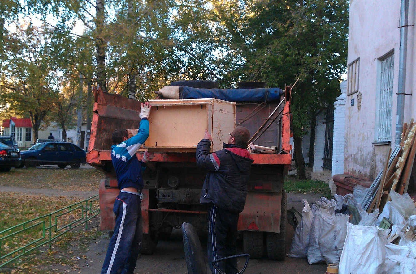 Вывоз мусора с грузчиками в Москва и Спб